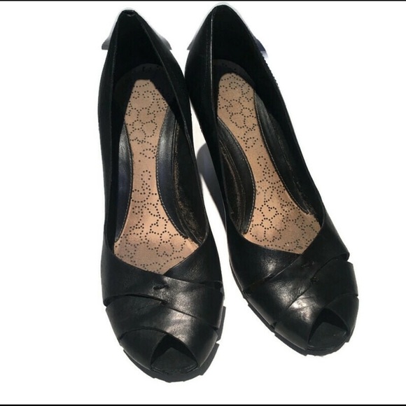 Kenneth Cole black leather open toe wedge - Picture 4 of 7